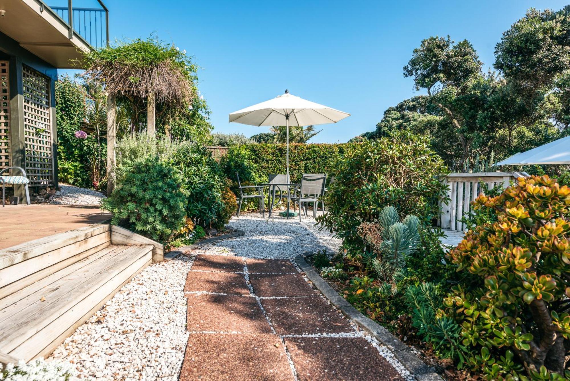 Seadream Villa Oneroa Exterior photo